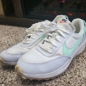 Nike White/Mint Waffle Debut Sneakers